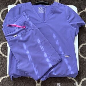 Figs Amethyst Scrub Set